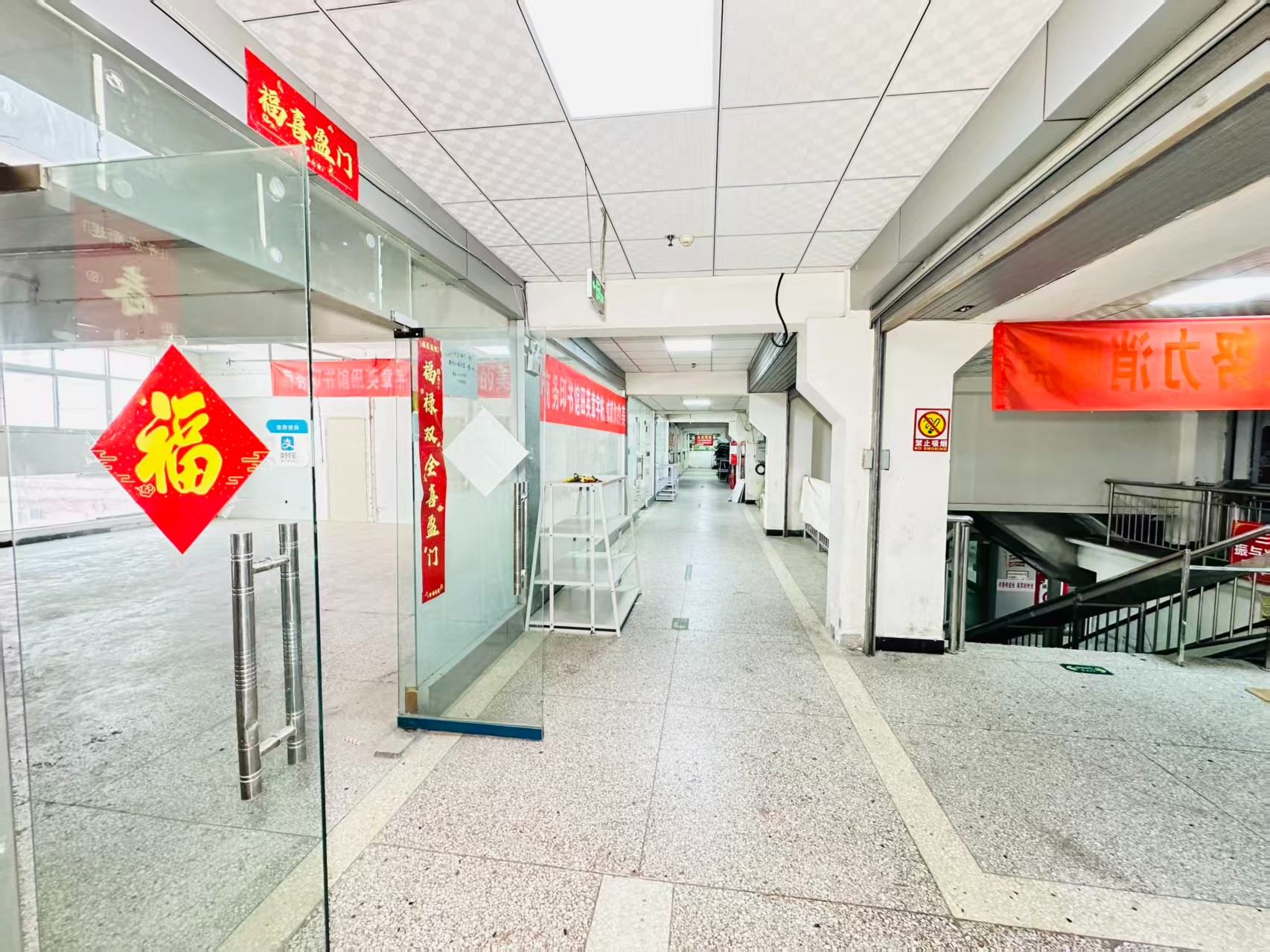 新星街灵活办公空间，满足企业不同发展阶段需求 ✨ 商业配套完善，助力企业快速成长 ✨ AI产业资源链接，共建创新生态 ✨ 办公、展示、运营一体化空间  现在入驻，抢占AI产业发展新赛道！